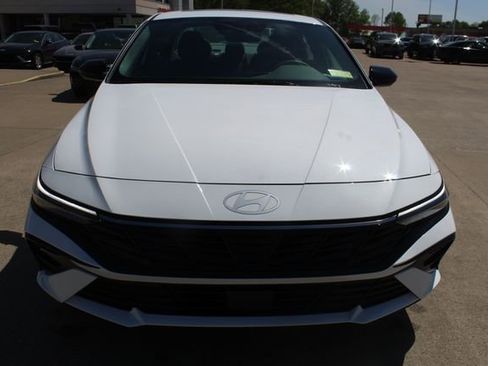 New 2026 Hyundai Elantra SEL Sport FWD image 7