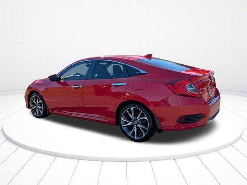 Used 2019 Honda Civic Touring image 5