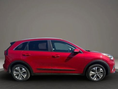 Used 2022 Kia Niro EX w/ Cold Weather Package FWD image 4