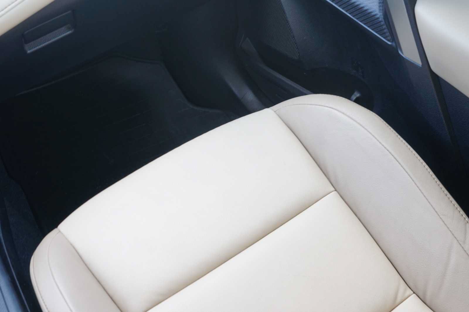 Used 2015 Toyota RAV4 Limited w/ Technology Package FWD image 23