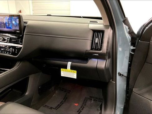 New 2026 Nissan Pathfinder Platinum AWD/4WD image 38
