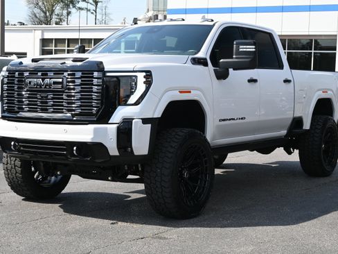 Used 2025 GMC Sierra 2500 Denali Ultimate image 8