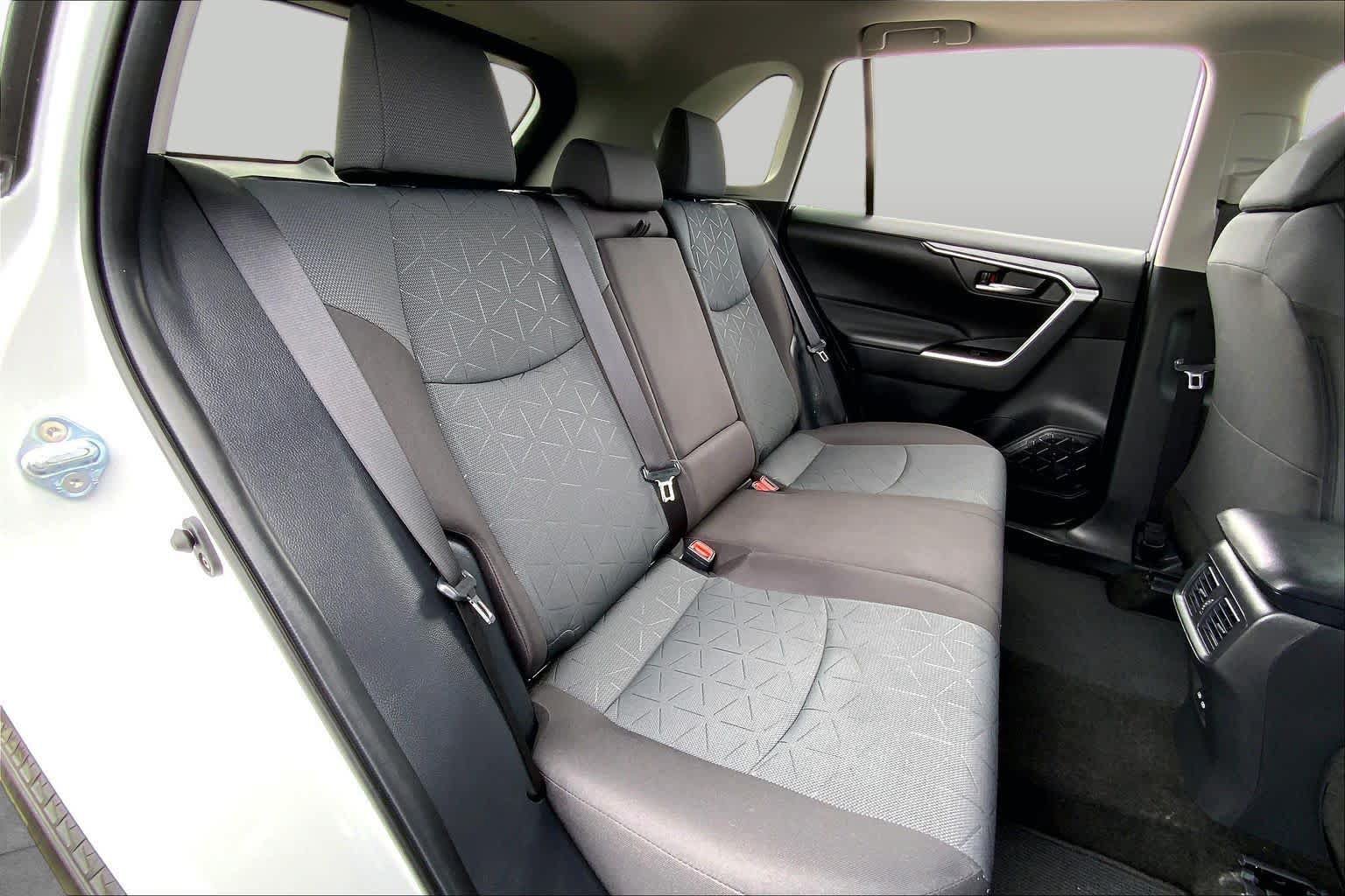 Used 2025 Toyota RAV4 XLE w/ Convenience Package FWD image 19