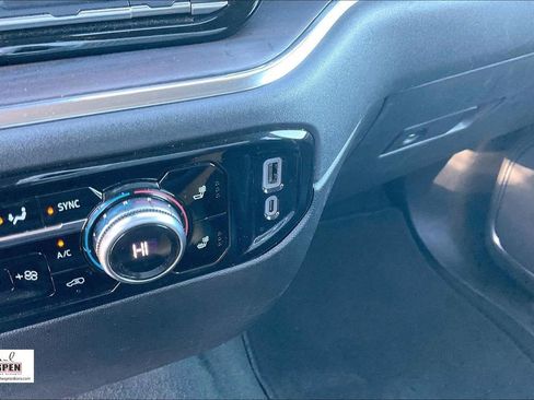 Used 2025 GMC Sierra 1500 SLT image 32