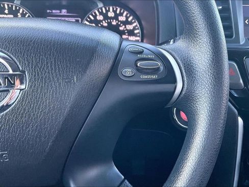 Used 2019 Nissan Pathfinder S image 18