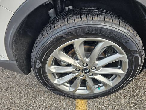 Used 2022 Lincoln Corsair AWD w/ Premium Package image 15