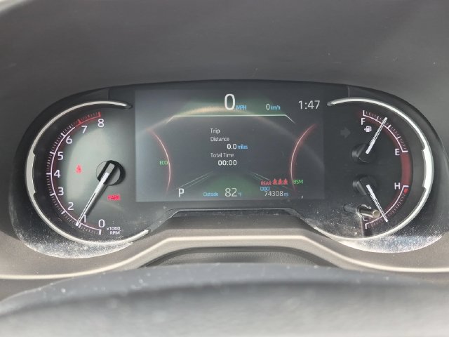 Used 2024 Toyota RAV4 XLE FWD image 11
