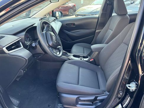 Used 2025 Toyota Corolla LE FWD image 25