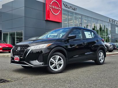 New 2025 Nissan Kicks Play S