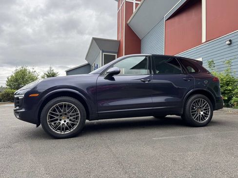 Used 2017 Porsche Cayenne Platinum Edition w/ Premium Package (PJV) image 8