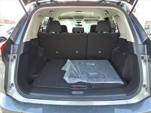 Used 2025 Nissan Rogue S AWD/4WD image 8