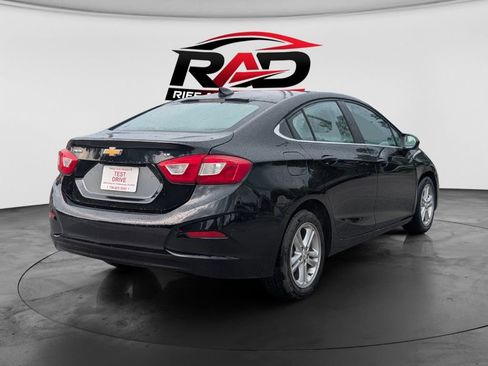 Used 2018 Chevrolet Cruze LT FWD image 3