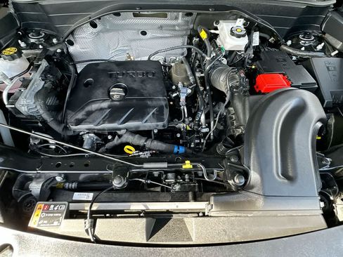 Used 2025 Chevrolet TrailBlazer LT AWD/4WD image 12