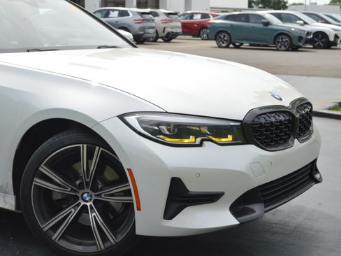 Used 2022 BMW 330i Sedan w/ Convenience Package RWD image 2