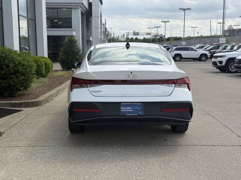 Certified 2025 Hyundai Elantra Hybrid FWD image 6