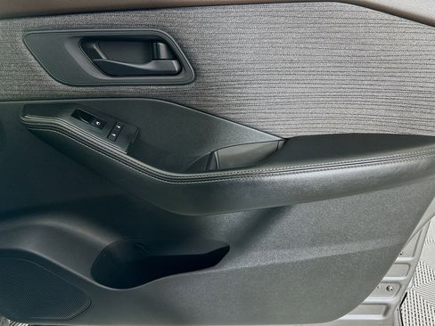 Used 2021 Nissan Rogue S image 30