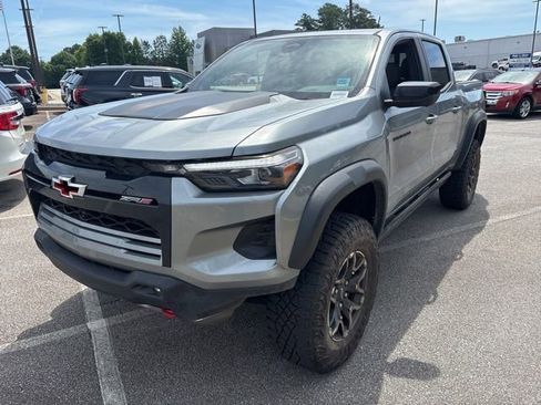 Used 2023 Chevrolet Colorado ZR2 w/ ZR2 Convenience Package III AWD/4WD image 2