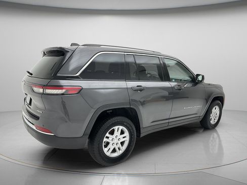 Used 2023 Jeep Grand Cherokee Laredo w/ Luxury Tech Group I AWD/4WD image 5