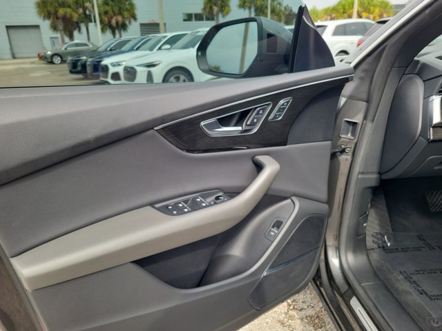 Used 2020 Audi Q8 Premium Plus w/ Premium Plus Package AWD/4WD image 18
