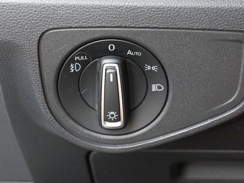 Used 2018 Volkswagen Atlas SE FWD image 14