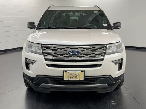 Used 2018 Ford Explorer XLT w/ Equipment Group 202A image 6