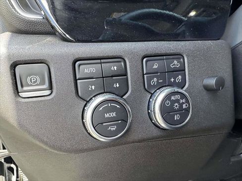 Used 2024 GMC Sierra 3500 SLT w/ SLT Convenience Package AWD/4WD image 21