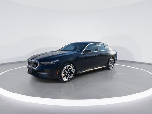 Certified 2024 BMW 530i xDrive 530i xDrive w/ Premium Package image 4