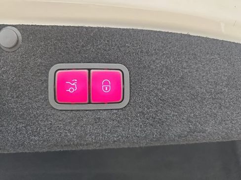 Used 2018 Mercedes-Benz S 560 Sedan image 34