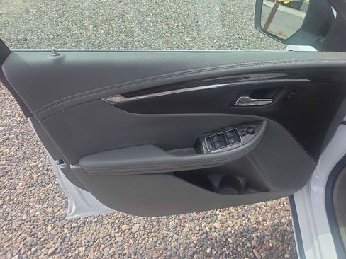 Used 2015 Chevrolet Impala LT w/ Convenience Package FWD image 9