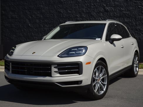 Certified 2026 Porsche Cayenne AWD/4WD image 41