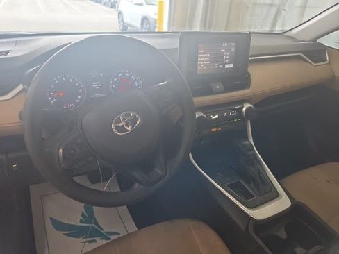 Used 2019 Toyota RAV4 LE FWD image 5