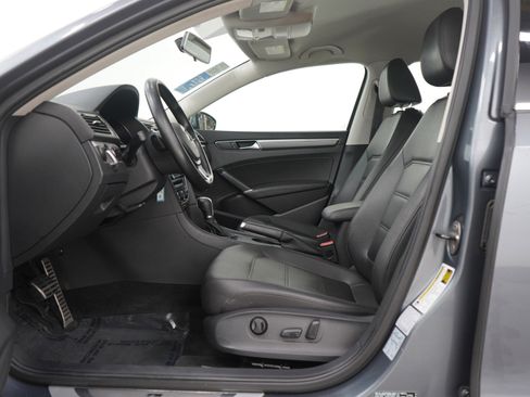 Used 2017 Volkswagen Passat 1.8T R-Line image 19