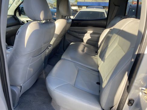 Used 2011 Toyota Tacoma 4x4 Double Cab w/ TRD Off-Road Pkg w/JBL Audio image 15