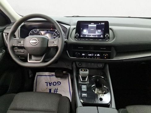 Certified 2026 Nissan Rogue SV FWD image 9