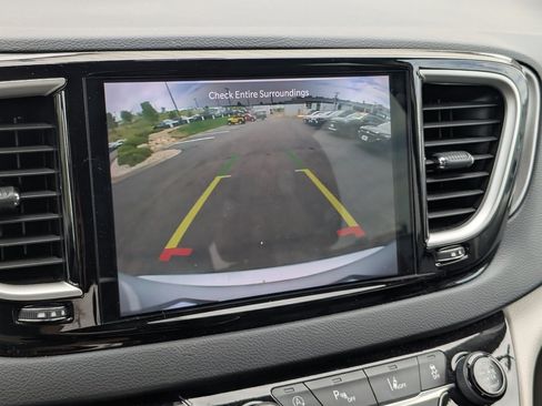 Used 2024 Chrysler Pacifica Touring-L FWD image 13