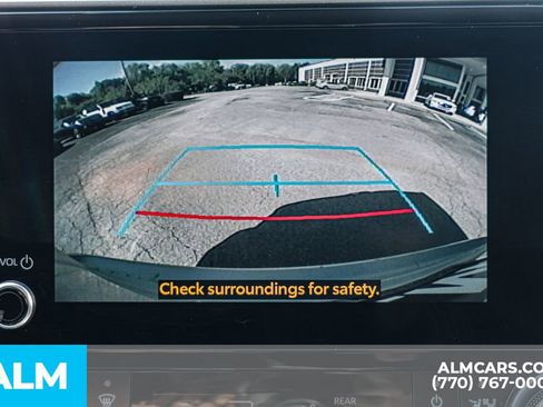 Used 2025 Toyota Highlander LE FWD image 38