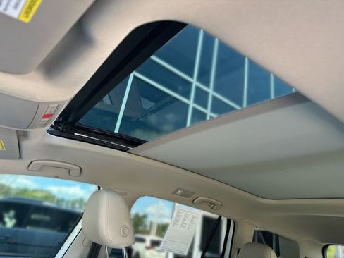 Used 2019 Volkswagen Atlas SE w/ Panoramic Sunroof Package FWD image 22