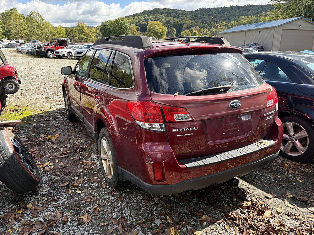 Used 2013 Subaru Outback 2.5i Limited AWD/4WD image 2