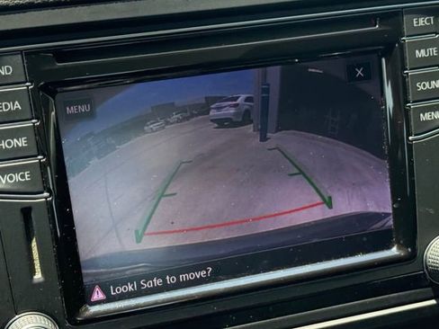 Used 2017 Volkswagen Jetta SE FWD image 9
