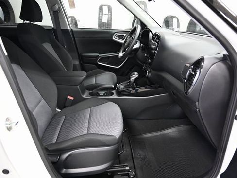 Used 2023 Kia Soul S image 11