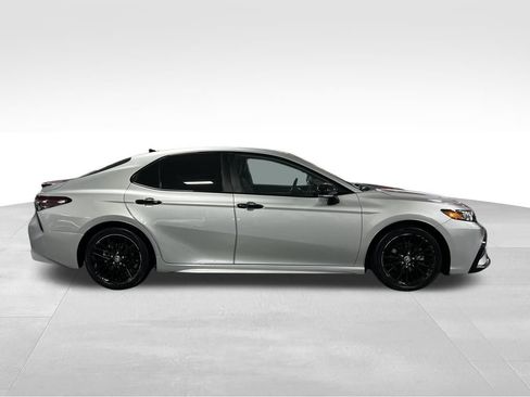 Used 2022 Toyota Camry SE image 6