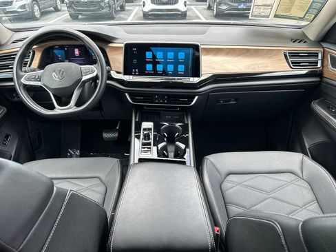 Used 2025 Volkswagen Atlas SE FWD image 10