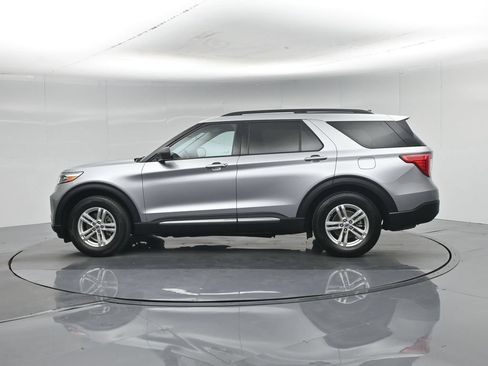 Certified 2022 Ford Explorer XLT RWD image 46