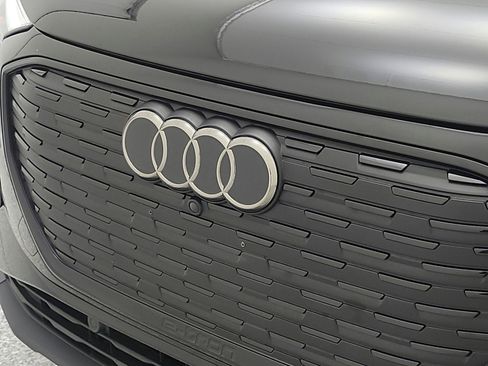 Used 2024 Audi Q4 e-tron Premium Plus w/ Premium Plus image 18