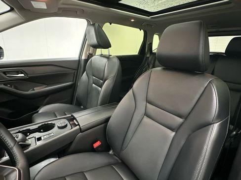 Certified 2025 Nissan Rogue SL w/ SL Premium Package image 9