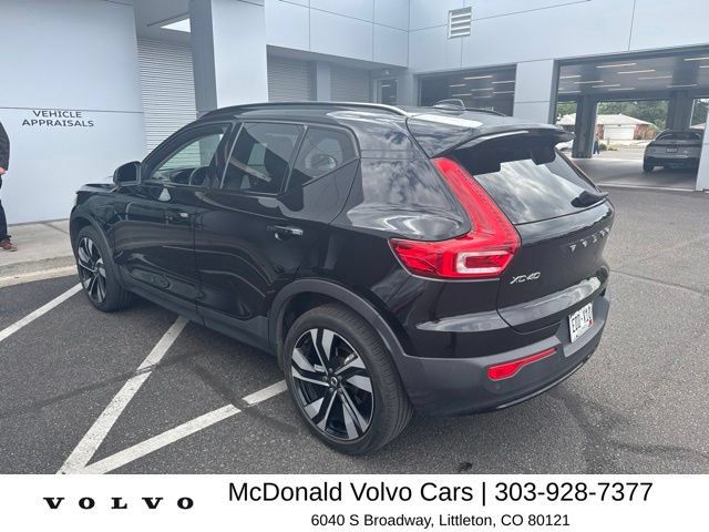 Used 2023 Volvo XC40 B5 Ultimate w/ Protection Package Premier AWD/4WD image 2