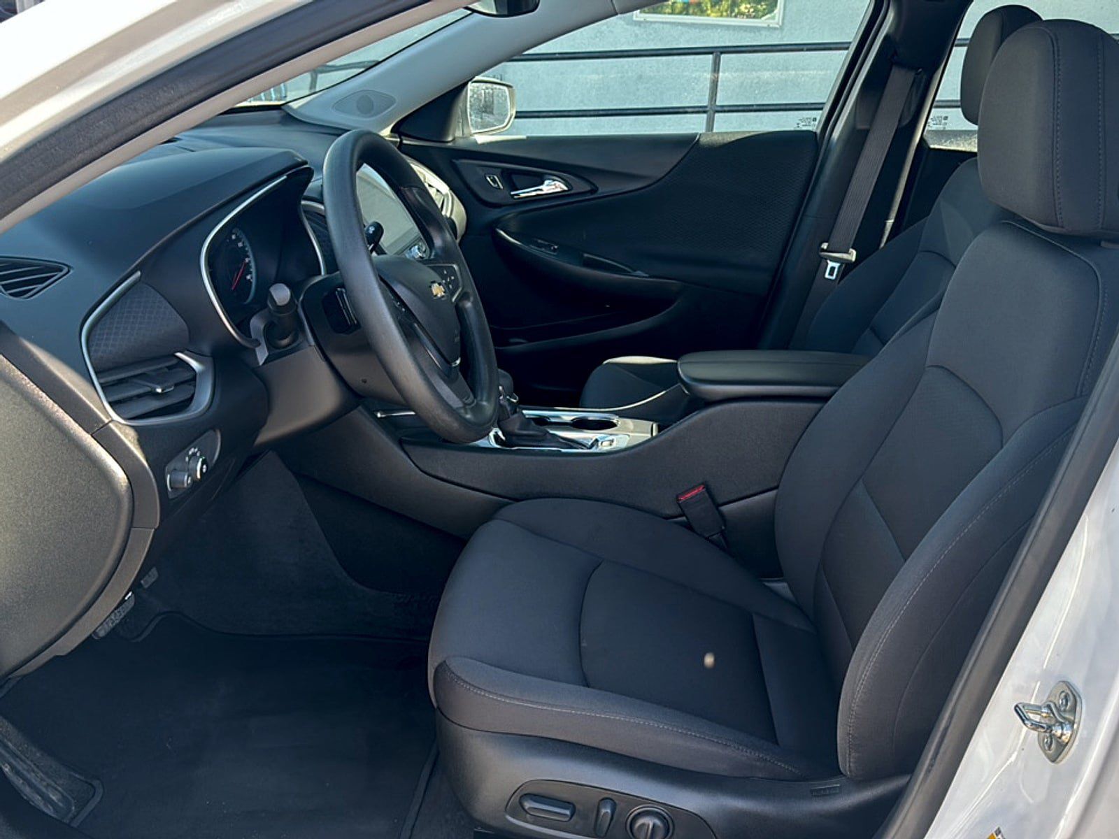 Used 2025 Chevrolet Malibu LT FWD image 8