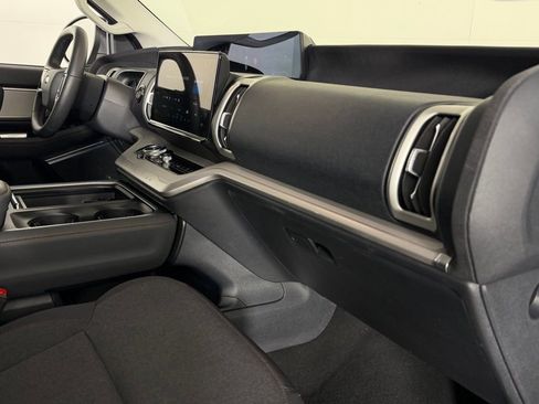 Used 2025 Ford Expedition Active image 31