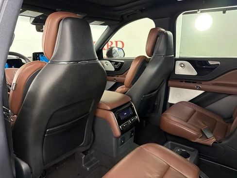 Used 2025 Lincoln Aviator Reserve w/ Luxury Package RWD image 14