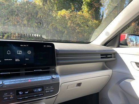 Used 2025 Hyundai Kona SEL image 31